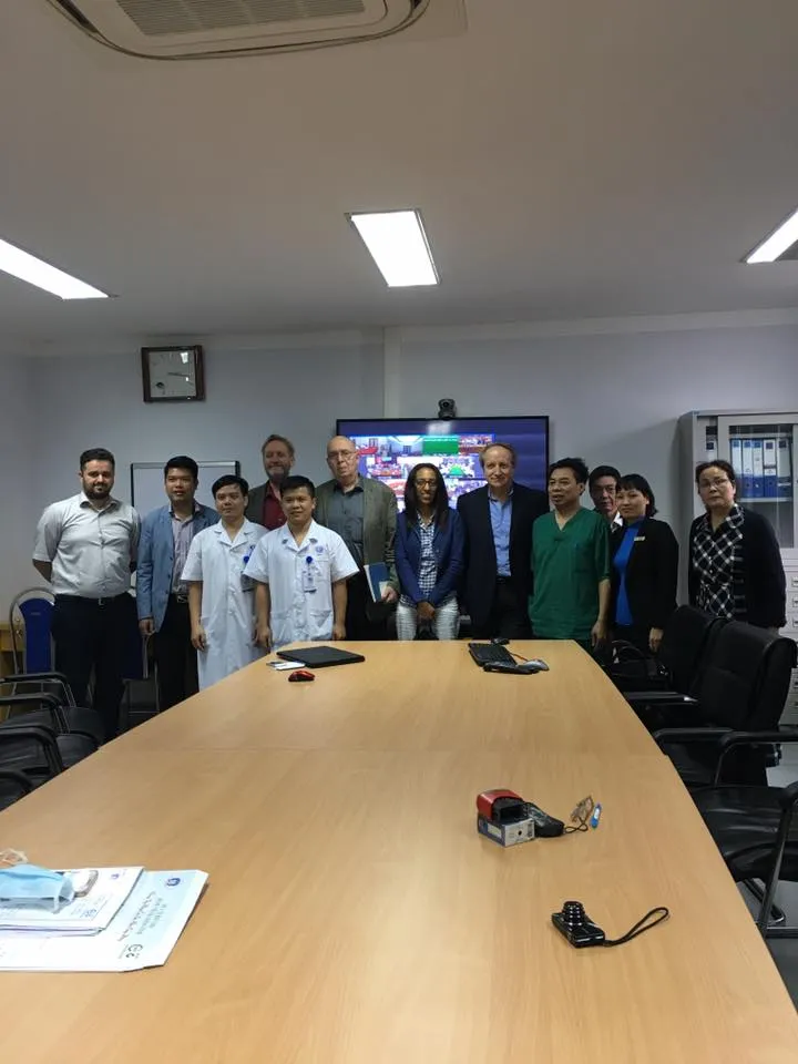 Làm việc cùng đối tác